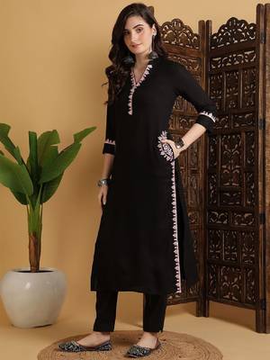 Embroidered calf length v-neck three-quarter sleeve straight kurta 3