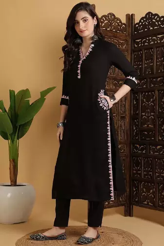 Embroidered calf length v-neck three-quarter sleeve straight kurta
