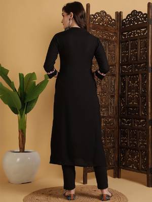 Embroidered calf length v-neck three-quarter sleeve straight kurta 4