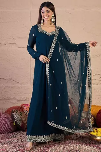 Women ethnic motifs embroidered sweetheart neck kurta with dupatta