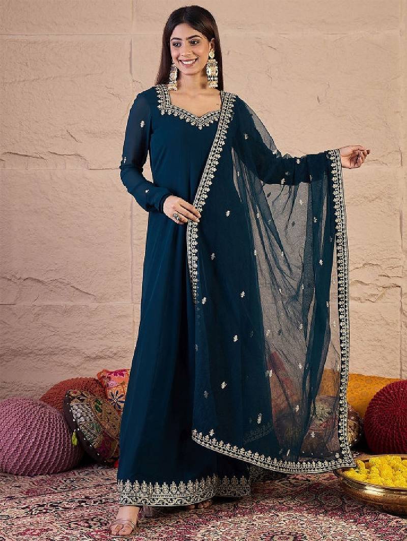 Women ethnic motifs embroidered sweetheart neck kurta with dupatta