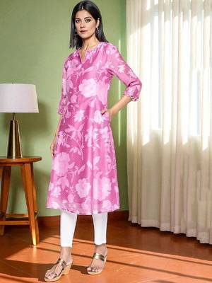 Women floral printed flared kurta 4