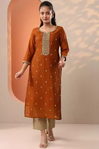 Ethnic motifs embroidered sweetheart neck straight kurta
