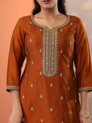 Ethnic motifs embroidered sweetheart neck straight kurta 3