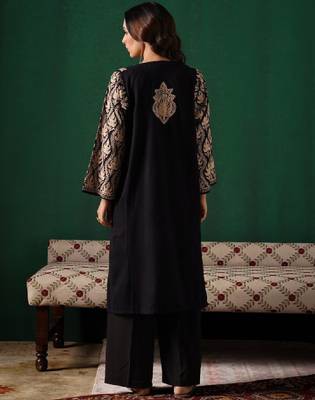 Kashmiri aari embroidered black cashmilion round-neck phiran, winter kurta 3