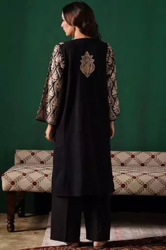 Kashmiri aari embroidered black cashmilion round-neck phiran, winter kurta