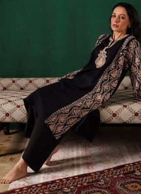 Kashmiri aari embroidered black cashmilion round-neck phiran, winter kurta 4