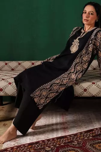 Kashmiri aari embroidered black cashmilion round-neck phiran, winter kurta