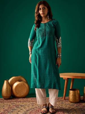 Women solid straight kurtas 1