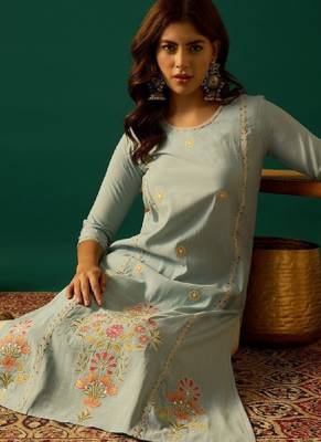 Women solid straight kurtas 1