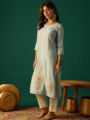 Women solid straight kurtas 3