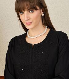 Floral embroidered thread work round neck straight kurta