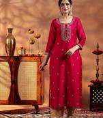 Women floral embroidered round neck zari silk kurta