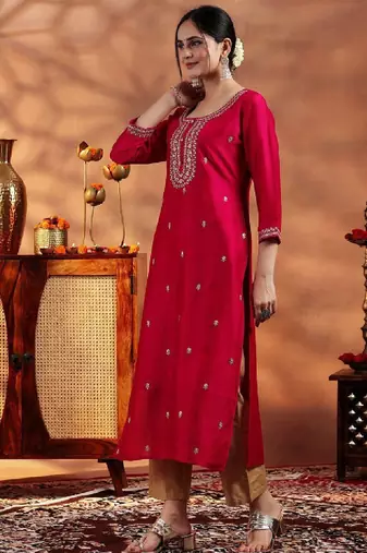Women floral embroidered round neck zari silk kurta