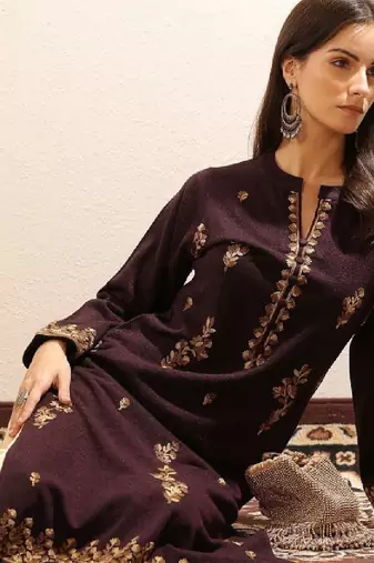 Floral embroidered mandarin collar thread work woollen straight kurta