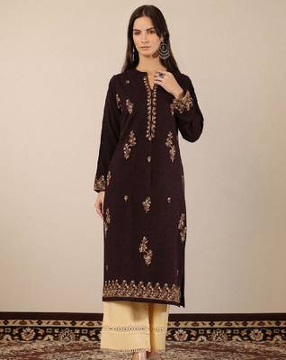 Floral embroidered mandarin collar thread work woollen straight kurta 3