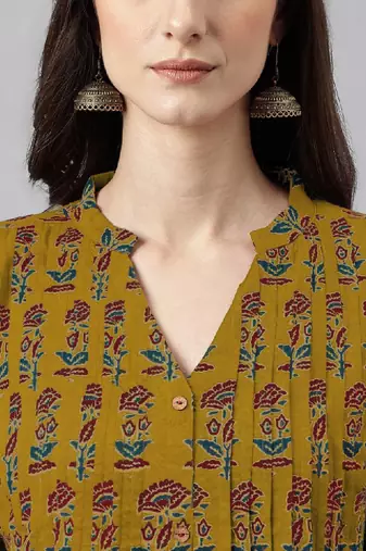Women floral printed floral kurta