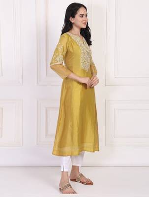 Embroidered notch neck thread work cotton a-line kurta 3