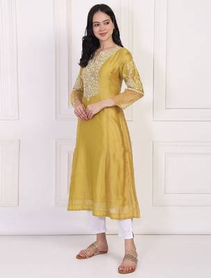 Embroidered notch neck thread work cotton a-line kurta 4