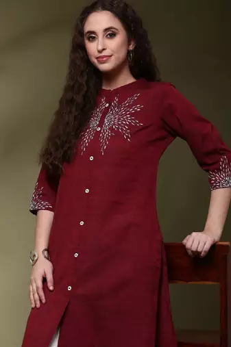 Women floral embroidered flared sleeves thread work kurta