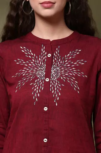 Women floral embroidered flared sleeves thread work kurta