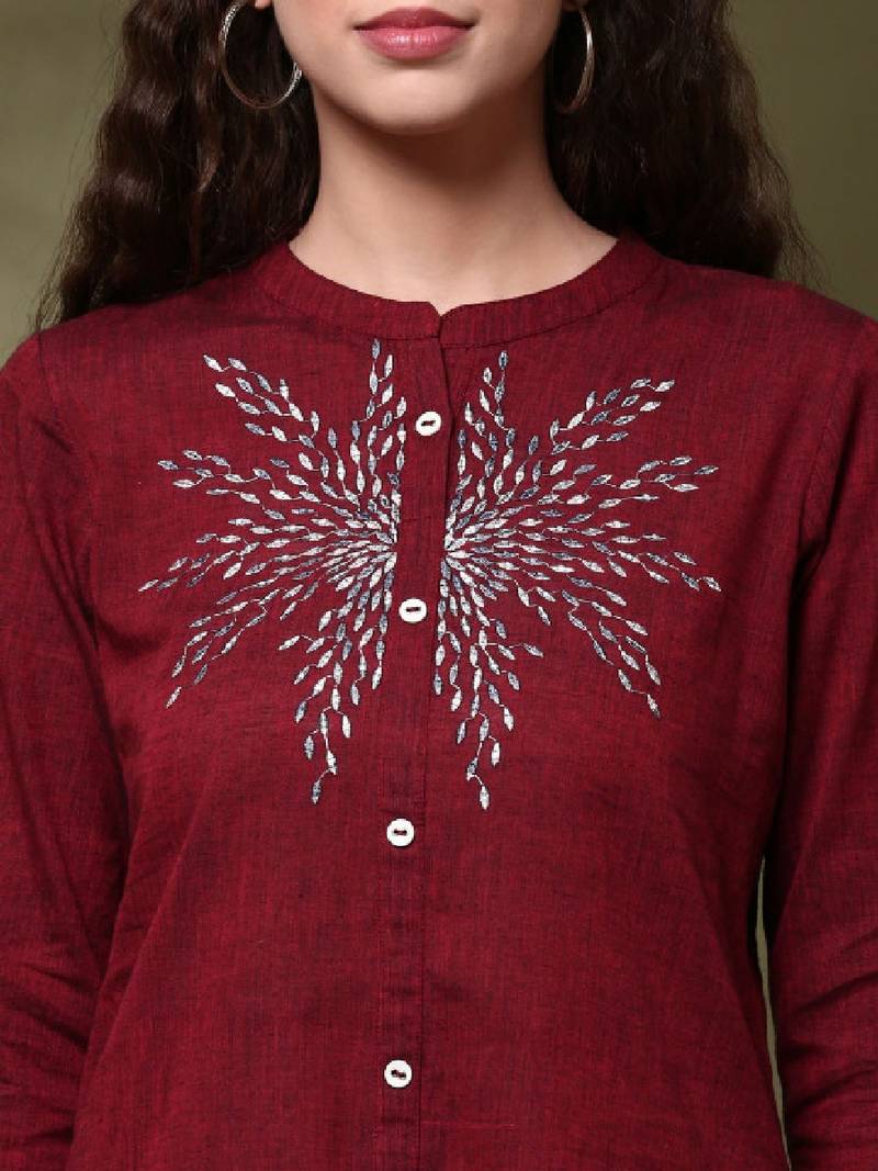 Women floral embroidered flared sleeves thread work kurta