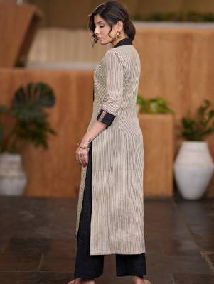 Women printed thread work kurta 2