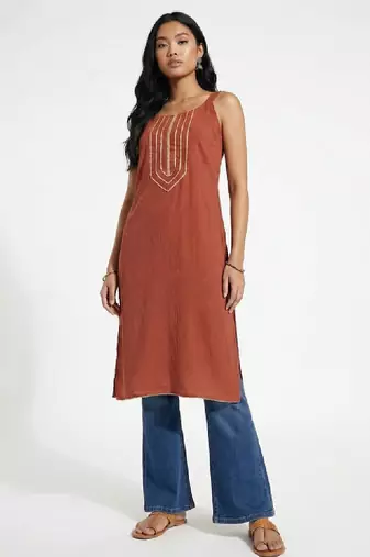 Yoke design gotta patti crinkled straight kurta