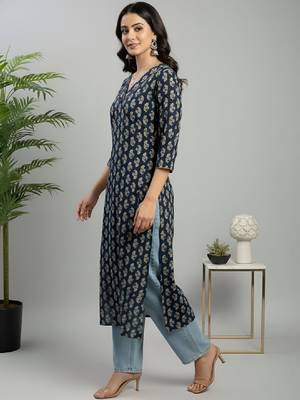 Women ethnic motifs printed kurta 1