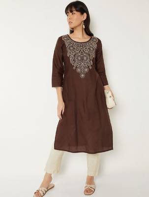 Women yoke design flared sleeves chikankari kurta 2