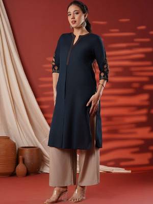 Women embroidered kurta 1