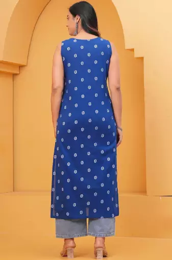 Women geometric printed thread work kurta