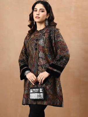 Women paisley flared sleeves floral jacquard kurta 1