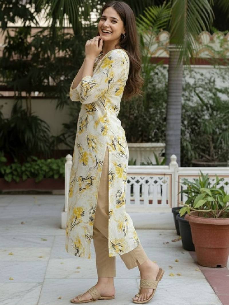 Women floral embroidered thread work kurta