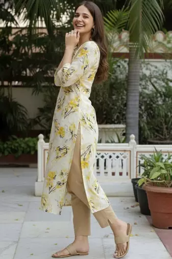 Women floral embroidered thread work kurta