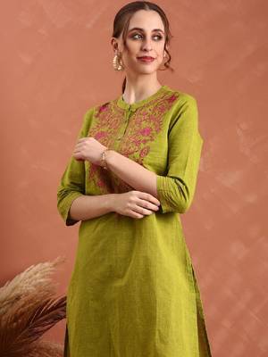 Women floral embroidered kurta 1
