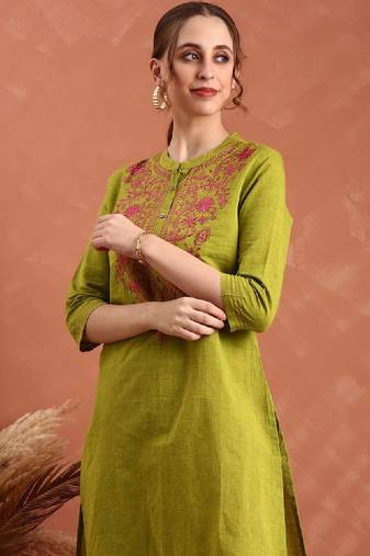 Women floral embroidered kurta