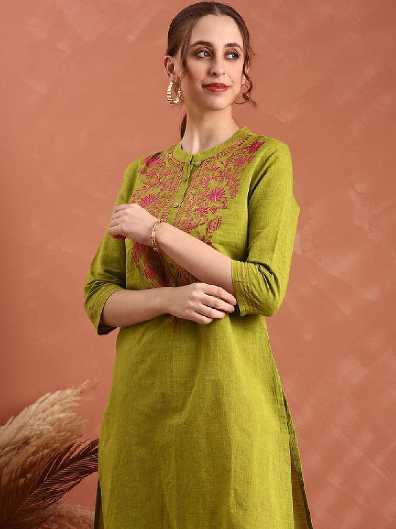 Women floral embroidered kurta