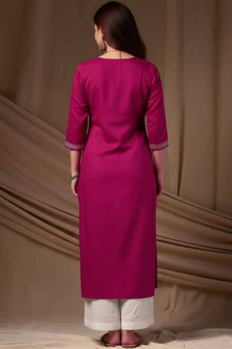 Women ethnic motifs embroidered kurta