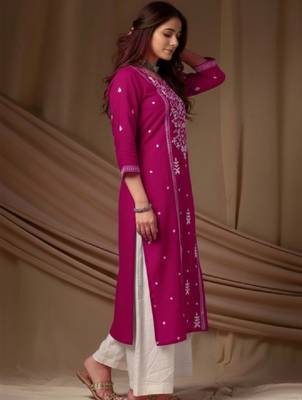 Women ethnic motifs embroidered kurta 1