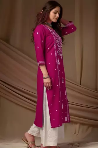 Women ethnic motifs embroidered kurta