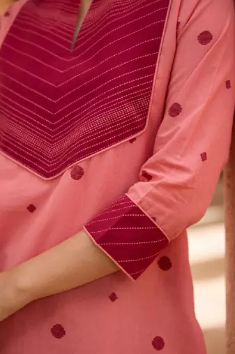 Women geometric jacquard kurta