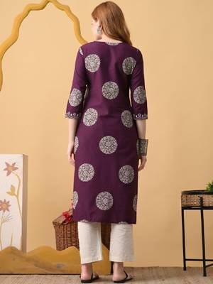 Women embroidered floral kurta 2