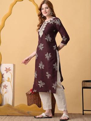 Women embroidered floral kurta 2