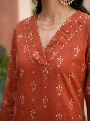 Women ethnic motifs printed kurta 2