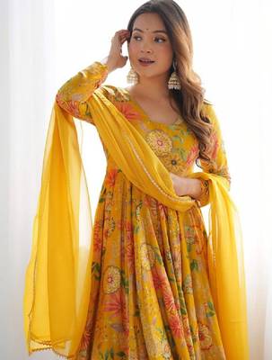 Women floral printed floral anarkali kurta 3