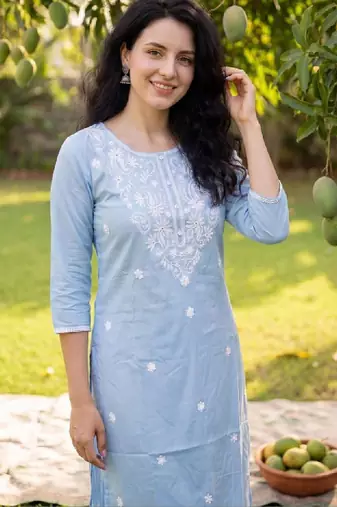 Women embroidered chikankari kurta