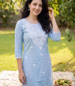Women embroidered chikankari kurta