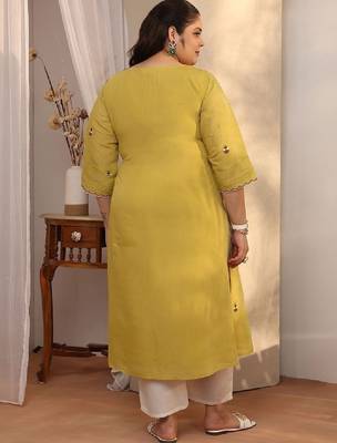 Plus size women embellished thread work kurta 2