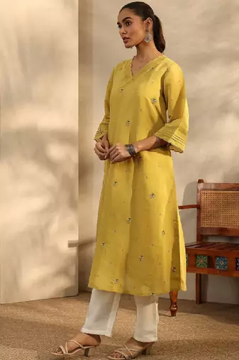 Women embellished mirror work kurta